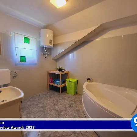Apartamento Beverly - By The Sea With Free Parking Kožino