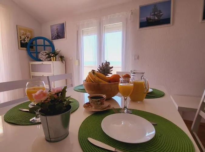 Beverly - By The Sea With Free Parking Апартаменты *